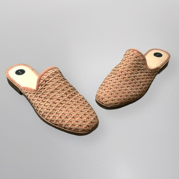 Journee Collection Women's Tan Woven Loafers Size 10 - Picture 4 of 7